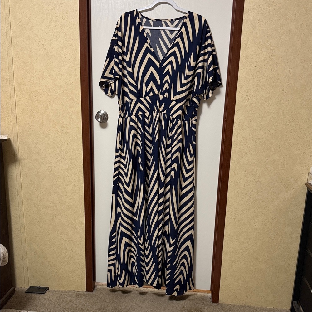 SHEIN Elegant Navy and Cream Maxi Dress Size 2XL